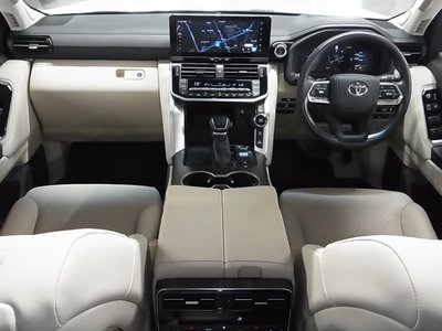 صورة مصغرة 7 لـ 2025 Toyota LAND CRUISER 300