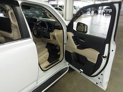 صورة مصغرة 15 لـ 2025 Toyota LAND CRUISER 300