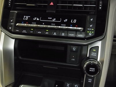 صورة مصغرة 33 لـ 2025 Toyota LAND CRUISER 300