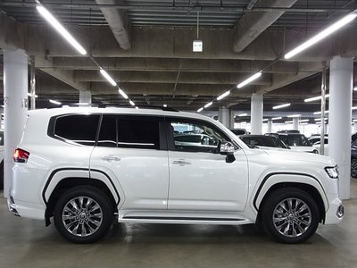 صورة مصغرة 12 لـ 2025 Toyota LAND CRUISER 300