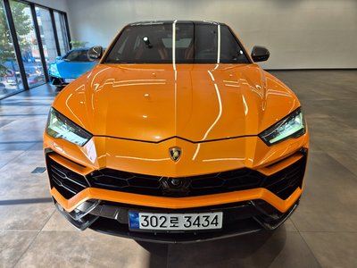 LAMBORGHINI URUS - 2