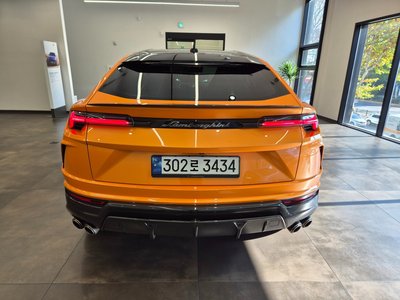 LAMBORGHINI URUS - 3