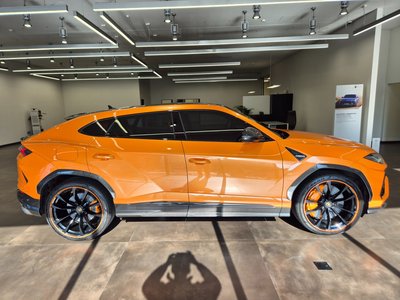 LAMBORGHINI URUS - 8