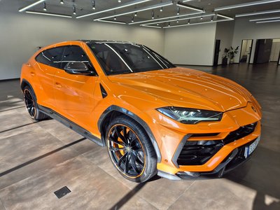 LAMBORGHINI URUS - 4