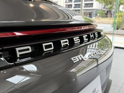 صورة 10 لـ 2024 Porsche 911