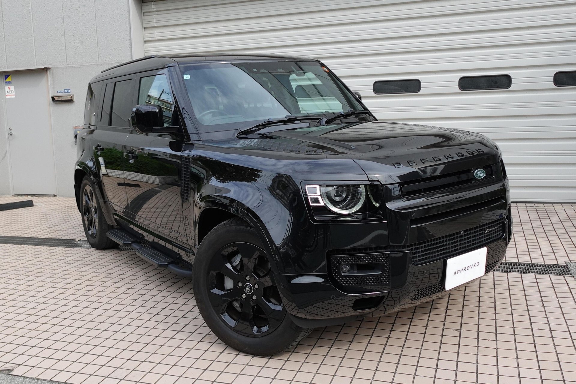 LAND ROVER DEFENDER - View 1