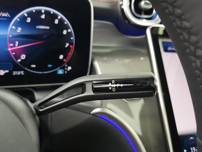 2025 Mercedes-BENZ GLC — миниатюра 12