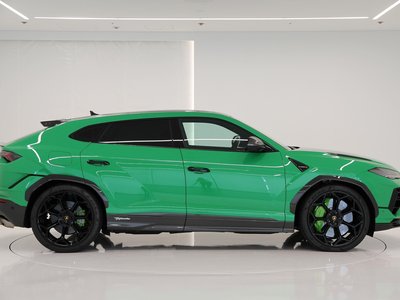 LAMBORGHINI URUS - 4
