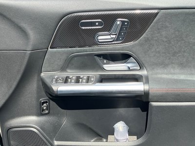 MERCEDES-BENZ GLA - 7