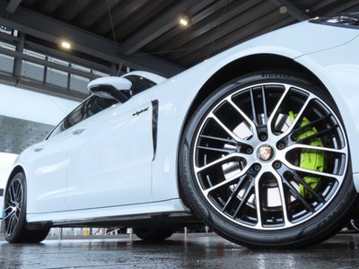 PORSCHE PANAMERA - 8