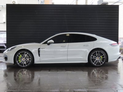 PORSCHE PANAMERA - 3