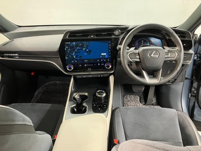 صورة 7 لـ 2023 Lexus RZ