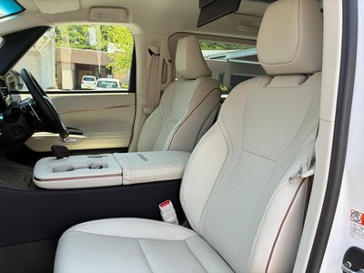 صورة مصغرة 18 لـ 2024 Lexus LM