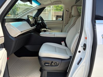 صورة مصغرة 15 لـ 2024 Lexus LM
