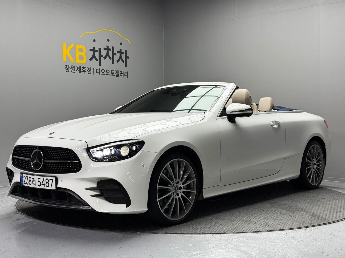 MERCEDES-BENZ E-CLASS - View 1