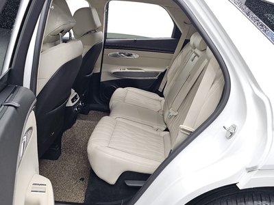 2021 Genesis GV70 — миниатюра 11