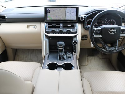 TOYOTA LAND CRUISER - 7