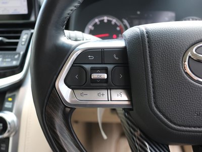 TOYOTA LAND CRUISER - 9