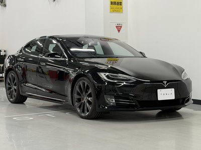 TESLA MODEL S - 10