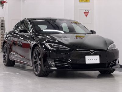TESLA MODEL S - 9