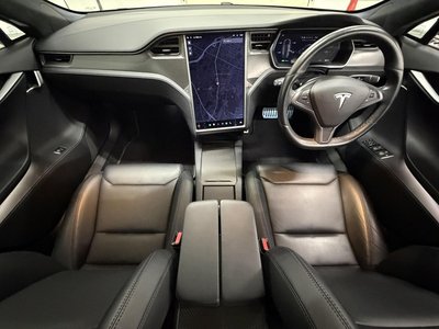 TESLA MODEL S - 4