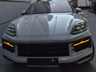 PORSCHE CAYENNE - 1