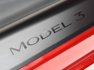 2025 Tesla MODEL 3 — миниатюра 27