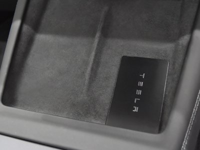 2025 Tesla MODEL 3 — миниатюра 17