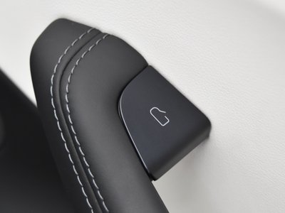 2025 Tesla MODEL 3 — миниатюра 24