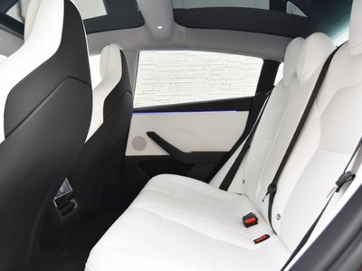 2025 Tesla MODEL 3 — миниатюра 15