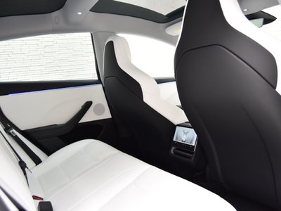 2025 Tesla MODEL 3 — миниатюра 12