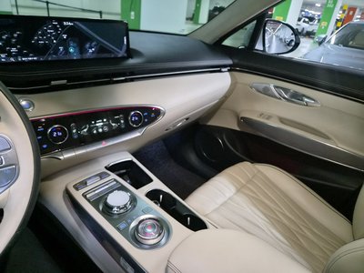 صورة 10 لـ 2021 Genesis GV70