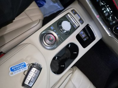 صورة 9 لـ 2021 Genesis GV70