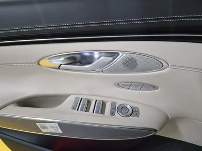 2021 Genesis GV70 — миниатюра 16