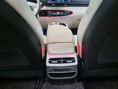 2021 Genesis GV70 — миниатюра 17