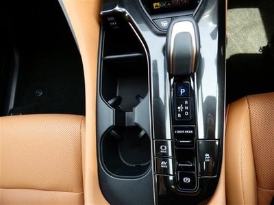 TOYOTA CROWN SPORT - 8