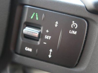 LAND ROVER DEFENDER - 7