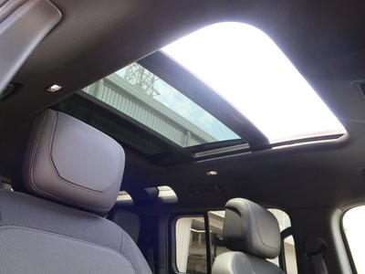 LAND ROVER DEFENDER - 4