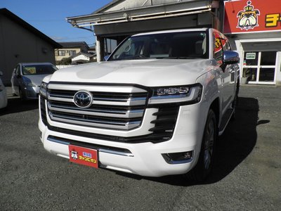 TOYOTA LAND CRUISER 300