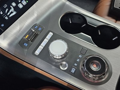 2024 Genesis GV70 photo 9