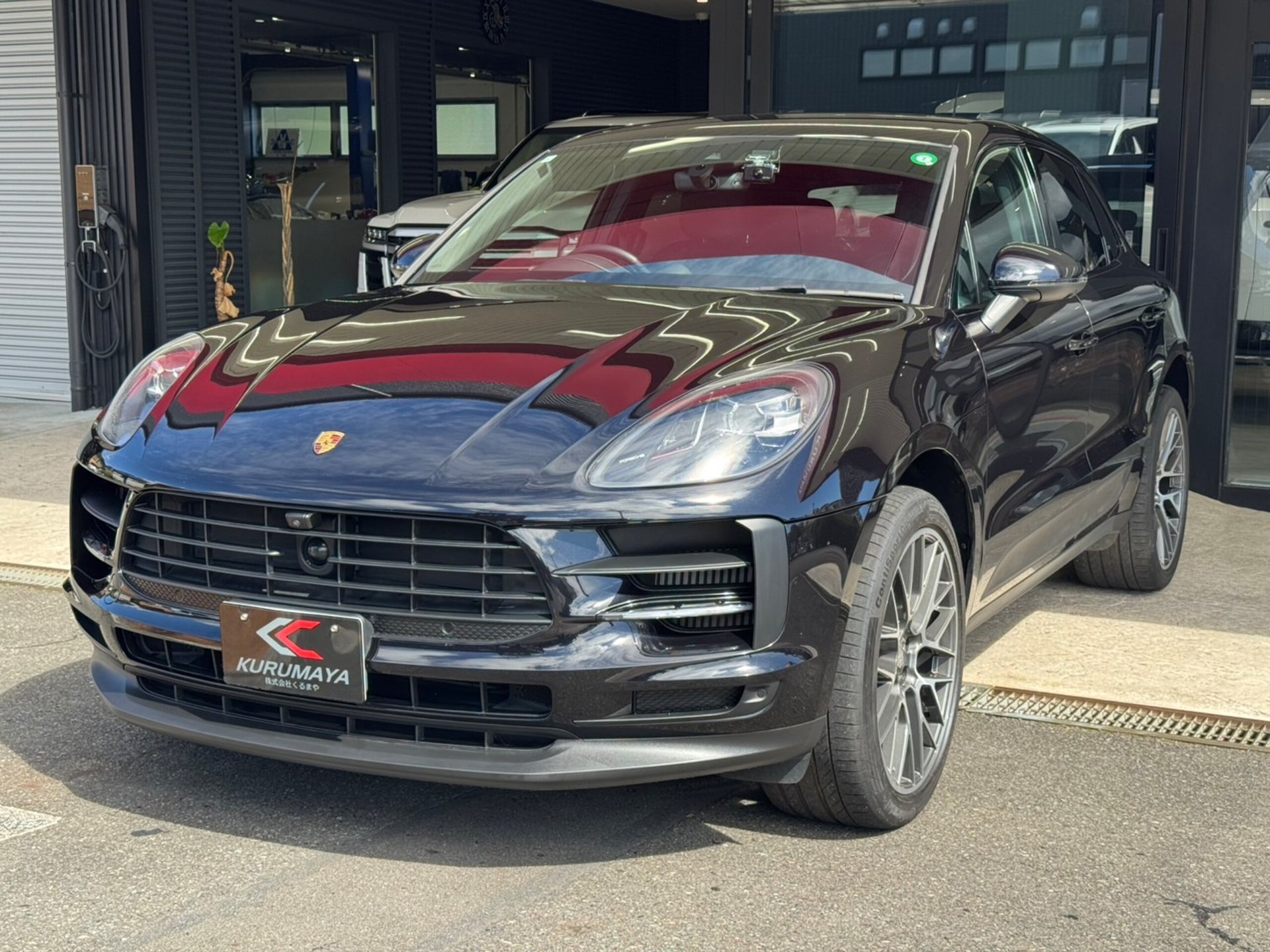 PORSCHE MACAN - View 1