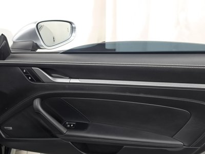 2023 Porsche 911 — миниатюра 15