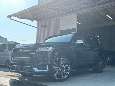 TOYOTA LAND CRUISER 300