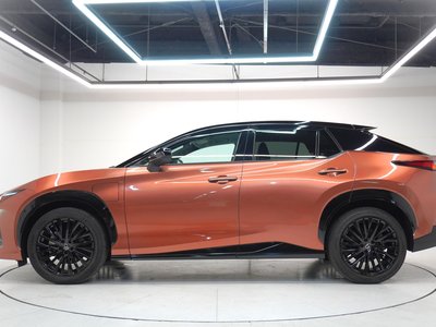 صورة 8 لـ 2023 Lexus RZ