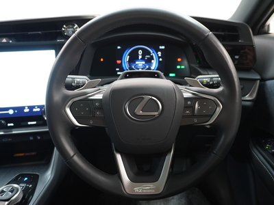 صورة 10 لـ 2023 Lexus RZ