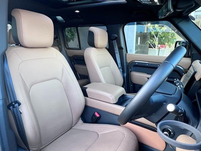 LAND ROVER DEFENDER - 6