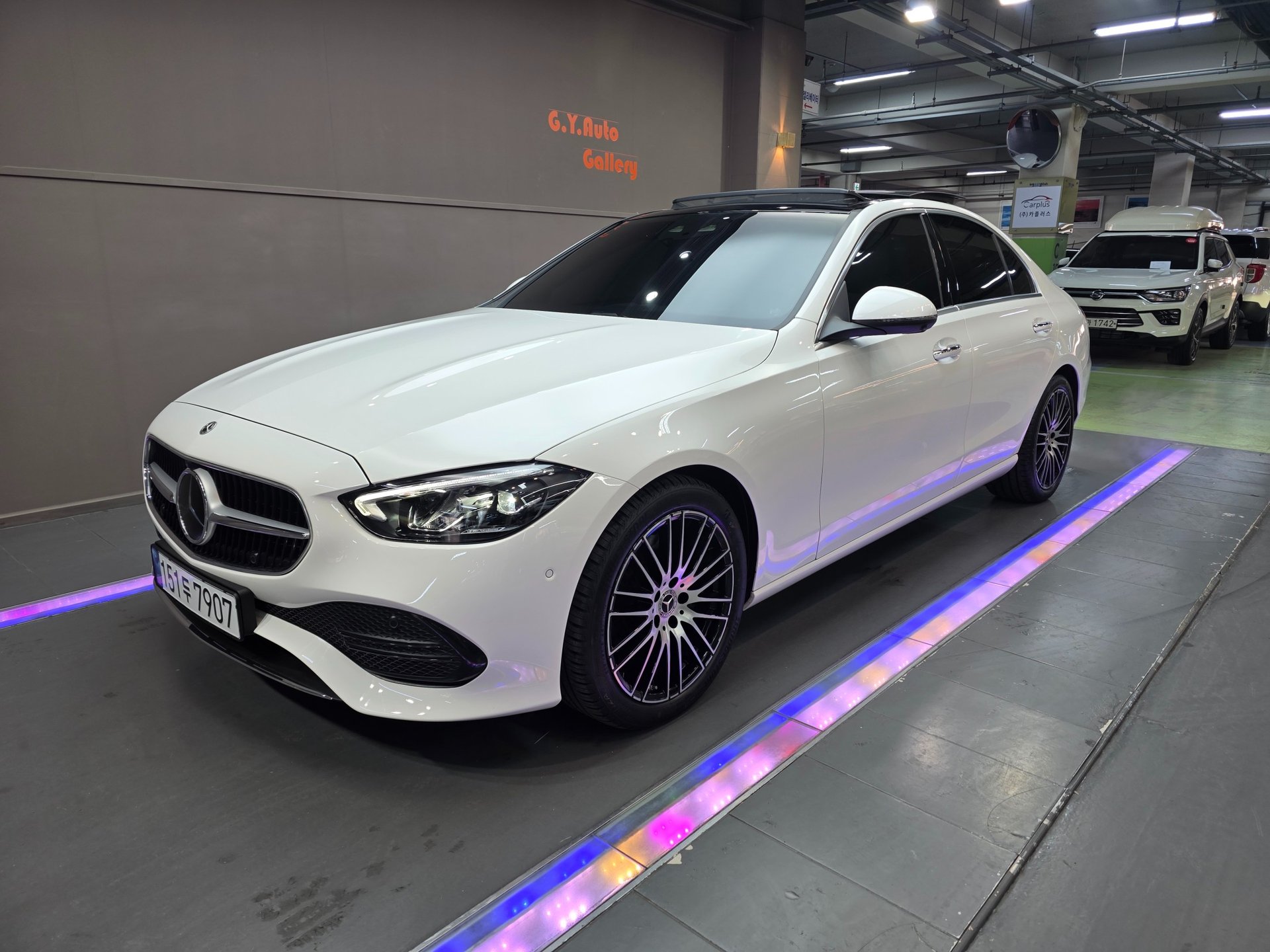 MERCEDES-BENZ C-CLASS - View 1