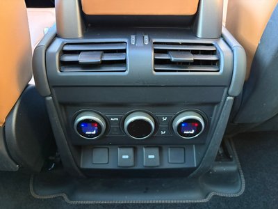 LAND ROVER DEFENDER - 10