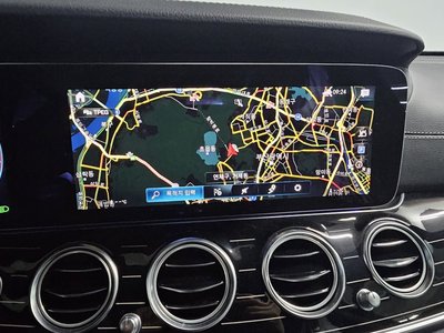 MERCEDES-BENZ E-CLASS - 10