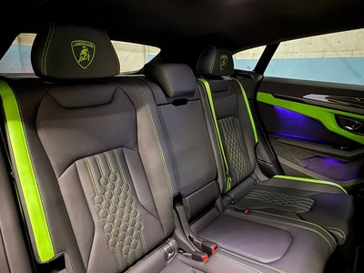 LAMBORGHINI URUS - 10